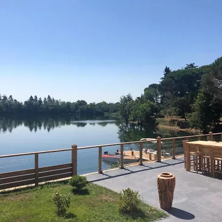 Maison d'hôtes Domaine Le Lac Bleu *