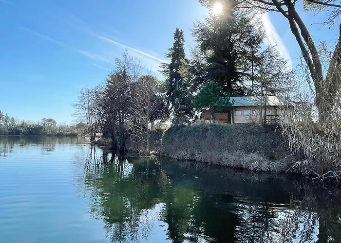 Domaine Le Lac Bleu *